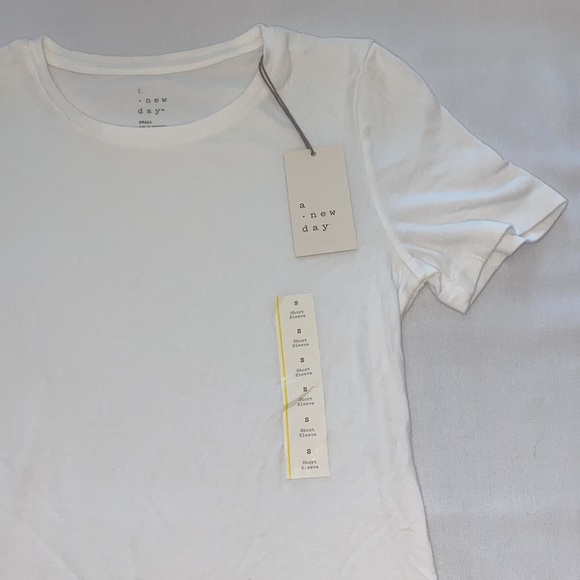 a new day BRAND NEW White T-Shirt Size Small - Picture 2 of 5